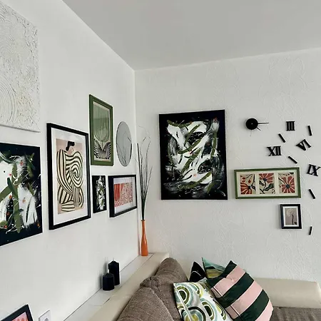 Your Place In - Newly Renovated! 公寓 *