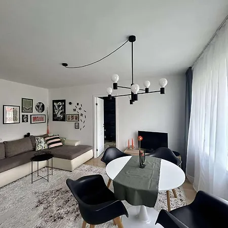 Your Place In - Newly Renovated! 公寓