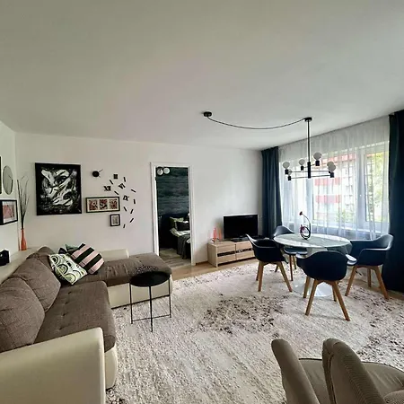 Your Place In - Newly Renovated! Апартаменты Таллин